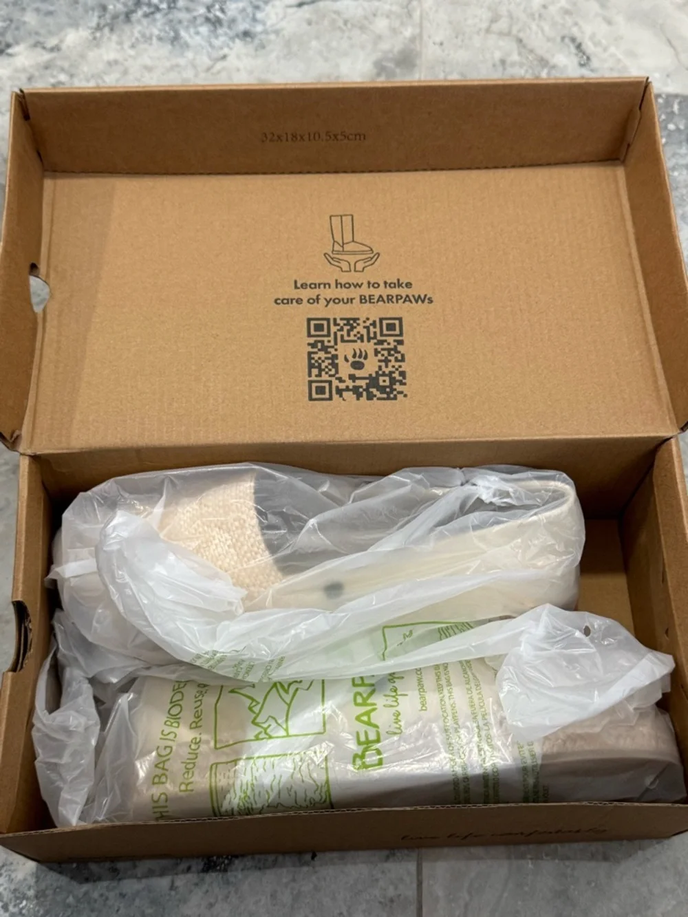 BearPaw casual cream